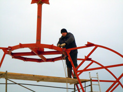 Сборка каркаса нового купола. Увеличить изображение. Размер файла: 149,74 Kb [800X600]