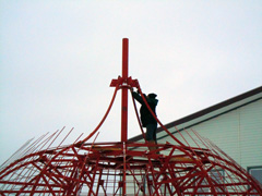 Сборка каркаса нового купола. Увеличить изображение. Размер файла: 203,6 Kb [800X600]