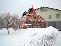 Сборка каркаса нового купола. Увеличить изображение. Размер файла: 221,17 Kb [800X600]