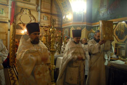 Ночное богослужение в праздник Крещения Господня в Боровецкой церкви. Увеличить изображение. Размер файла: 96,38 Kb [800X536]