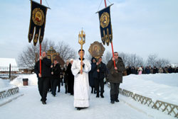 Праздничный молебен и крестный ход в день праздника Крещения Господня. Увеличить изображение. Размер файла: 85,47 Kb [800X536]