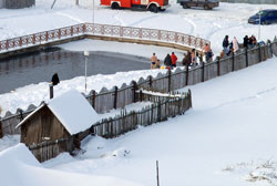 Родник Боровецкой церкви в день праздника Крещения Господня. Увеличить изображение. Размер файла: 96,55 Kb [800X536]