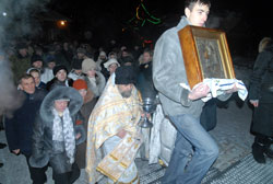 Ночное богослужение в праздник Крещения Господня в Боровецкой церкви. Увеличить изображение. Размер файла: 106,25 Kb [800X536]