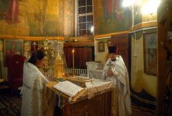 Ночное богослужение в праздник Крещения Господня в Боровецкой церкви. Увеличить изображение. Размер файла: 95,23 Kb [800X536]