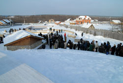 Родник Боровецкой церкви в день праздника Крещения Господня. Увеличить изображение. Размер файла: 82,24 Kb [800X536]