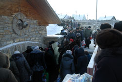 Родник Боровецкой церкви в день праздника Крещения Господня. Увеличить изображение. Размер файла: 80,25 Kb [800X536]