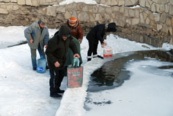 Родник Боровецкой церкви в день праздника Крещения Господня. Увеличить изображение. Размер файла: 87,49 Kb [800X536]