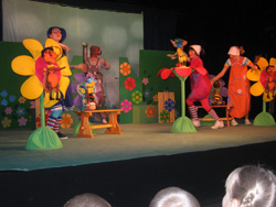 Воскресная школа в театре кукол. Увеличить изображение. Размер файла: 177,87 Kb [800X600]