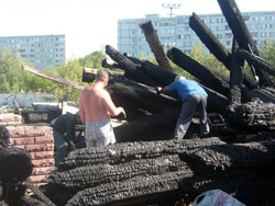 Работы на месте пожара храма в Набережных Челнах. Увеличить изображение. Размер файла: 222,85 Kb [800X600]