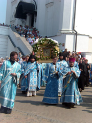 Поездка прихожан на торжества в честь празднования Казанской иконы Божией Матери. Увеличить изображение. Размер файла: 217,38 Kb [600X800]
