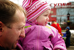 Пасхальные гуляния в Боровецкой церкви. Фото: Виталий Околеснов. Увеличить до размера: 127,29 Kb [700X478]