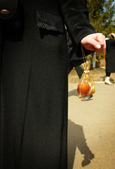 Пасхальные гуляния в Боровецкой церкви. Фото: Виталий Околеснов. Увеличить до размера: 77,47 Kb [411X604]