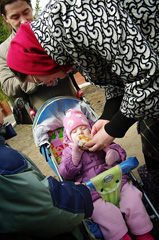 Пасхальные гуляния в Боровецкой церкви. Фото: Виталий Околеснов. Увеличить до размера: 157,87 Kb [465X700]