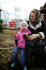 Пасхальные гуляния в Боровецкой церкви. Фото: Виталий Околеснов. Увеличить до размера: 127,42 Kb [465X700]