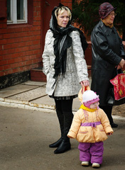 Пасхальные гуляния в Боровецкой церкви. Фото: Виталий Околеснов. Увеличить до размера: 153,81 Kb [512X700]