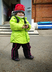 Пасхальные гуляния в Боровецкой церкви. Фото: Виталий Околеснов. Увеличить до размера: 179,08 Kb [504X700]