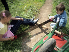 "Наша смена" при Боровецком храме. Увеличить изображение. Размер файла: 309,27 Kb [800X600]
