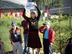 "Наша смена" при Боровецком храме. Увеличить изображение. Размер файла: 260,54 Kb [800X600]