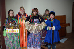 Благотворительная ярмарка в день Вербного воскресенья. Увеличить изображение. Размер фала: 222,71 Kb [800X536]