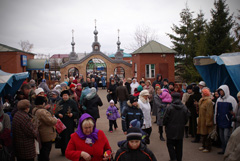 Благотворительная ярмарка в день Вербного воскресенья. Увеличить изображение. Размер фала: 211,91 Kb [800X536]