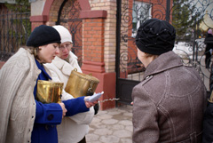 Благотворительная ярмарка в день Вербного воскресенья. Увеличить изображение. Размер фала: 239,12 Kb [800X536]