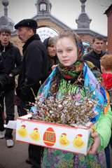Благотворительная ярмарка в день Вербного воскресенья. Увеличить изображение. Размер фала: 416,53 Kb [800X1195]