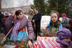 Благотворительная ярмарка в день Вербного воскресенья. Увеличить изображение. Размер фала: 247,34 Kb [800X536]