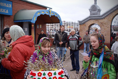 Благотворительная ярмарка в день Вербного воскресенья. Увеличить изображение. Размер фала: 251,13 Kb [800X536]