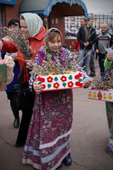 Благотворительная ярмарка в день Вербного воскресенья. Увеличить изображение. Размер фала: 480,78 Kb [800X1195]
