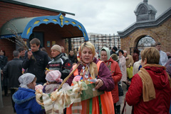 Благотворительная ярмарка в день Вербного воскресенья. Увеличить изображение. Размер фала: 218,36 Kb [800X536]