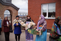 Благотворительная ярмарка в день Вербного воскресенья. Увеличить изображение. Размер фала: 238,42 Kb [800X536]