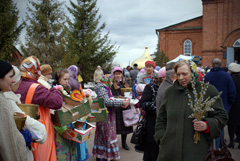 Благотворительная ярмарка в день Вербного воскресенья. Увеличить изображение. Размер фала: 247,68 Kb [800X536]