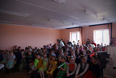 Детский пасхальный спектакль.Увеличить изображение. Размер файла: 140,37 Kb [800X536]