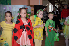 Детский пасхальный спектакль.Увеличить изображение. Размер файла: 191,9 Kb [800X536]