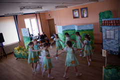 Детский пасхальный спектакль.Увеличить изображение. Размер файла: 157,06 Kb [800X536]