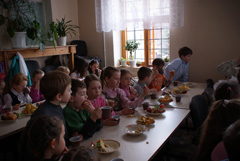 Детский пасхальный спектакль.Увеличить изображение. Размер файла: 161,3 Kb [800X536]