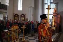 Архиерейское богослужение в храме Серафима Саровского. Увеличить изображение. Размер файла: 228192,97 Kb [800X536]