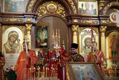 Архиерейское богослужение в храме Серафима Саровского. Увеличить изображение. Размер файла: 228304,67 Kb [800X536]