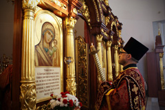 Архиерейское богослужение в храме Серафима Саровского. Увеличить изображение. Размер файла: 228242,64 Kb [800X536]