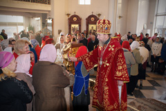 Архиерейское богослужение в храме Серафима Саровского. Увеличить изображение. Размер файла: 228226,79 Kb [800X536]