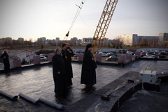 Посещение архиерея места строительства храма Рождества Христова. Увеличить изображение. Размер файла: 228167,31 Kb [800X536]