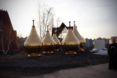 Посещение архиерея места строительства храма Рождества Христова. Увеличить изображение. Размер файла: 160,31 Kb [800X536]