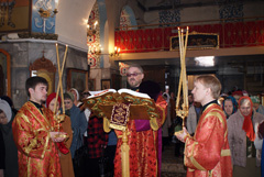 Архиерейское служение в Свято-Вознесенском храме. Увеличить изображение. Размер файла: 250,78 Kb [800X536]