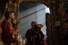 Архиерейское служение в Свято-Вознесенском храме. Увеличить изображение. Размер файла: 178,93 Kb [800X536]