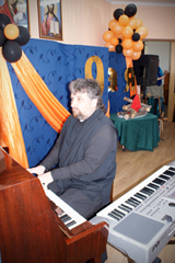 Концерт по случаю празднования Дня Победы. Увеличить изображение. Размер файла: 386,51 Kb [800X1195]