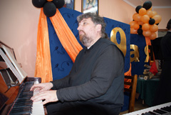 Концерт по случаю празднования Дня Победы. Увеличить изображение. Размер файла: 177,77 Kb [800X536]