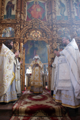 Престольные торжества Архиерейского подворья. Увеличить изображение. Размер файла: 455,96 Kb [800X1195]