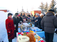 Рождественская ярмарка и крестный ход. Увеличить изображение. Размер файла: 189,11 Kb [800X600]
