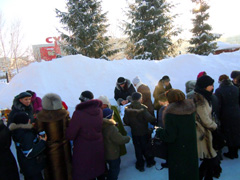 Рождественская ярмарка и крестный ход. Увеличить изображение. Размер файла: 185,98 Kb [800X600]
