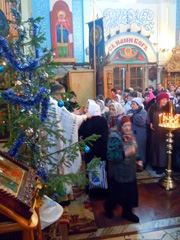 Рождественская ярмарка и крестный ход. Увеличить изображение. Размер файла: 196,16 Kb [600X800]